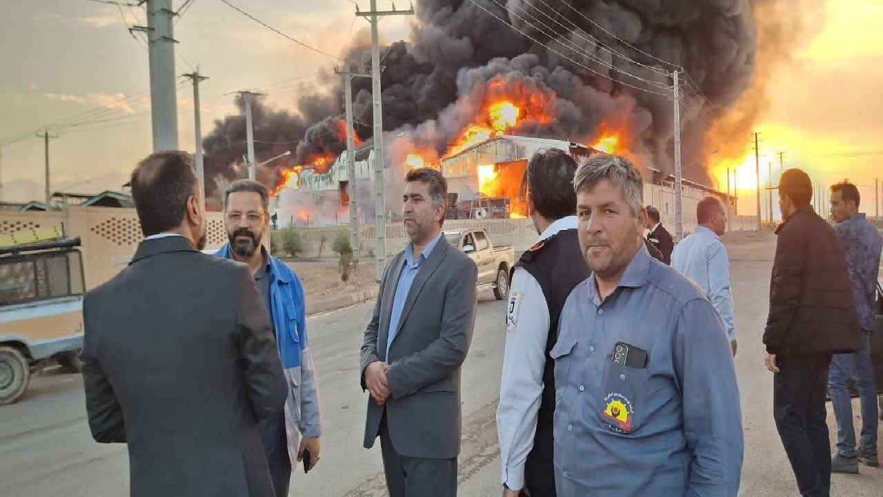 سه واحد تولیدی اشکذر یزد در آتش سوختند