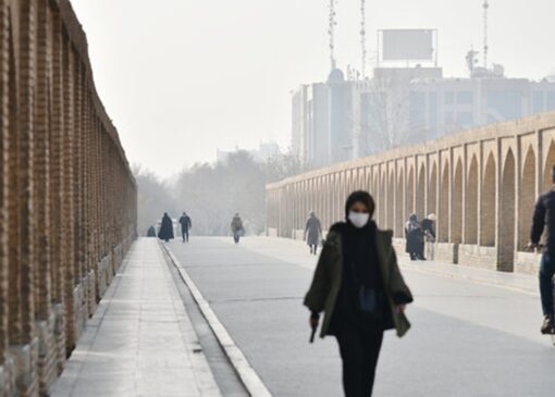 رنجش اصفهانی‌ها از فعالیت مراکز آموزشی و اداره‌ها در روز‌های آلوده هوا