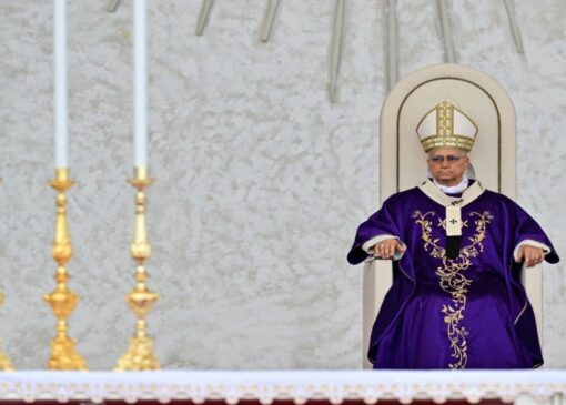 حضور پاپ در محل انفجار بندر بیروت