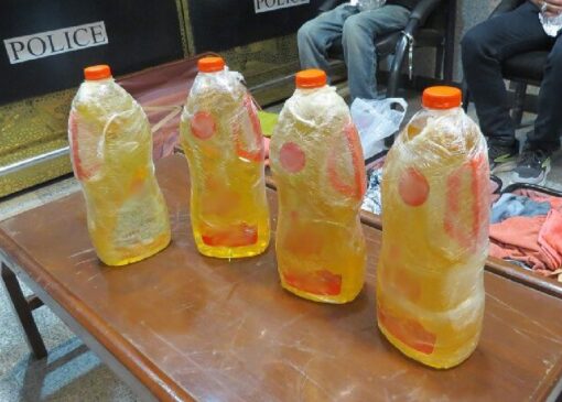 روغن‌های خوراکی آغشته به ۱۱ کیلو شیشه کشف شد