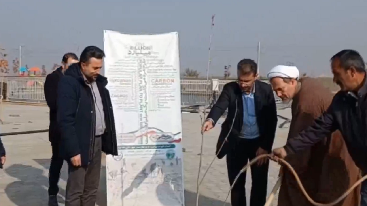 پویش درختکاری به مناسبت بزرگداشت شهدای اقتدار و روز جهانی خاک در هادیشهر