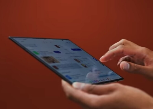 رونمايی سامسونگ از یک گوشی جدید با صفحه نمایش غول‌پیکر تاشو سه لایه