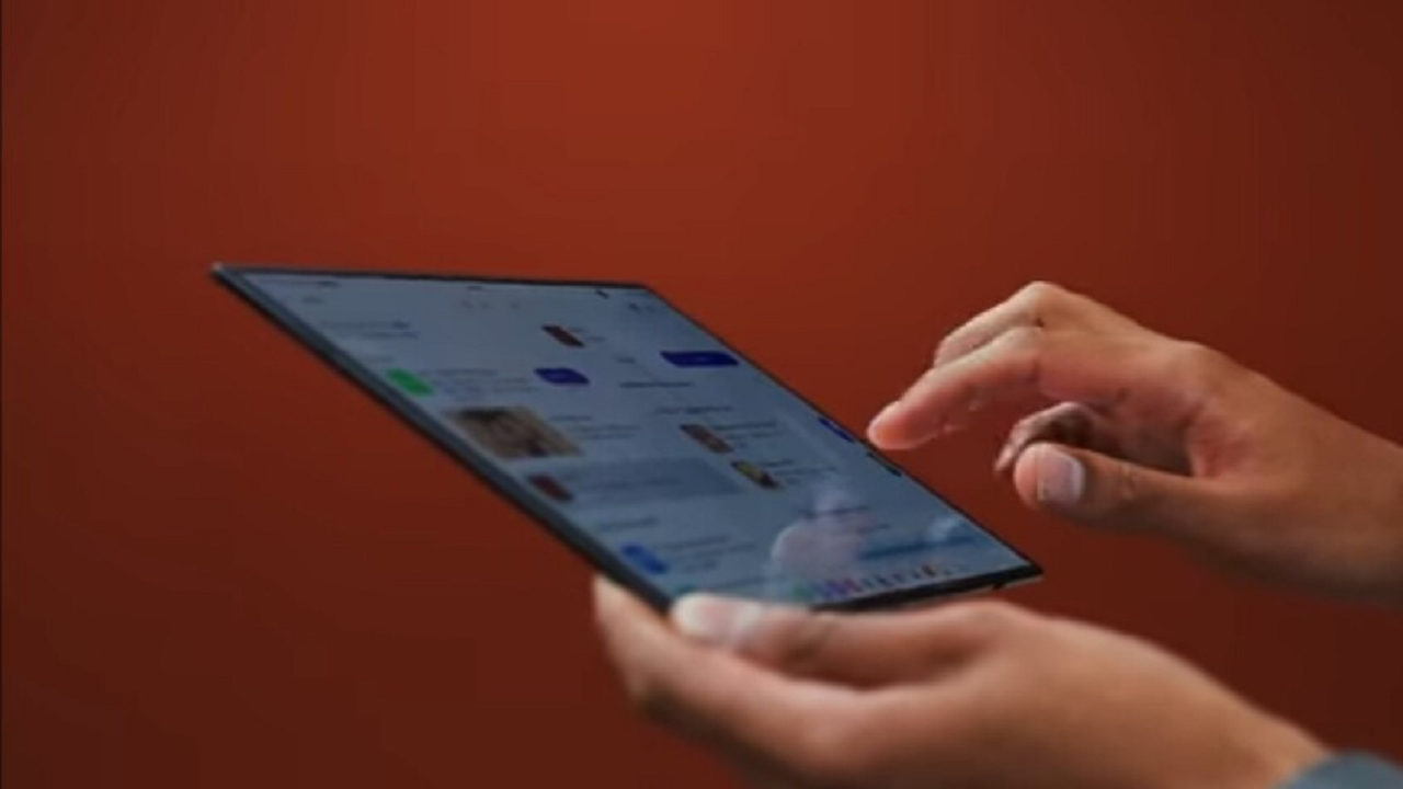 رونمايی سامسونگ از یک گوشی جدید با صفحه نمایش غول‌پیکر تاشو سه لایه