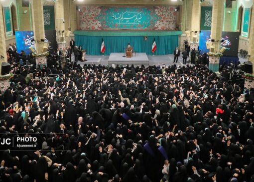 دیدار هزاران نفر از زنان و دختران با رهبر انقلاب اسلامی