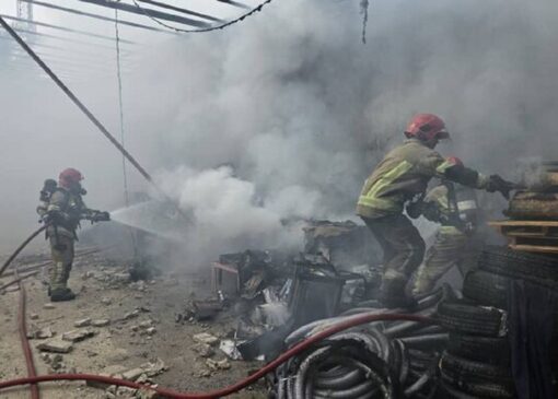 مهار آتش انبار کالا‌های بازرگانی در قشم