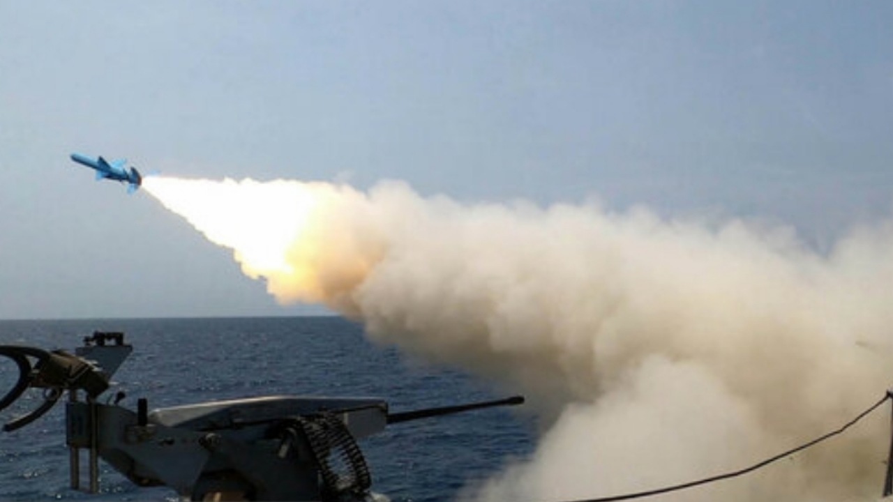 آغاز مرحله دوم رزمایش اقتدار نیروی دریایی سپاه/ شلیک انبوهی از موشک‌ها