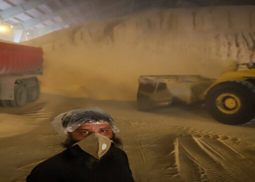 تخلیه ۳۳۰ هزار تن گندم در بندر امام خمینی‌(ره)