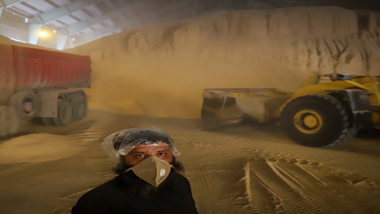 تخلیه ۳۳۰ هزار تن گندم در بندر امام خمینی‌(ره)