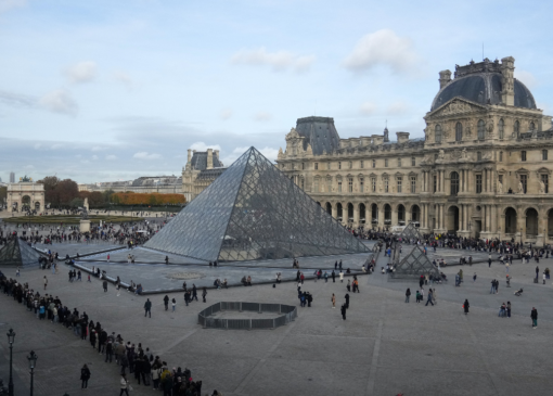 نشت آب در موزه لوور؛ صد‌ها کتاب باستانی مصر آسیب دید