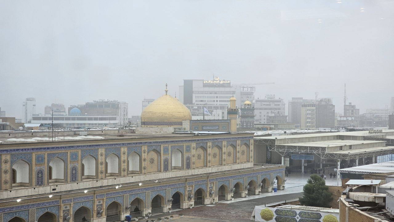 نمایی از هوای مه آلود حرم امام علی (ع) در قاب دوربین شهروندخبرنگار
