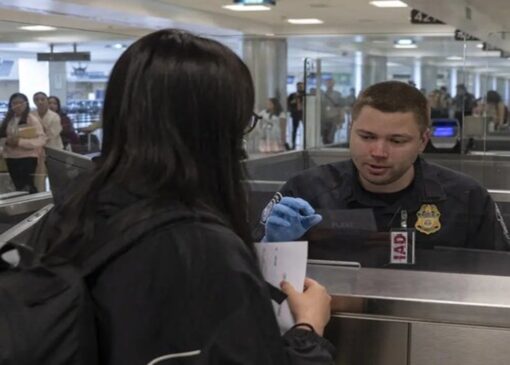 بازجویی دیجیتال در فرودگاه‌های آمریکا؛ ایمیل‌های ۱۰ سال پیشتان را هم می‌خواهند!