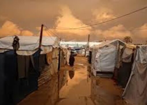 غرق شدن چادر آورگان در غزه + فیلم