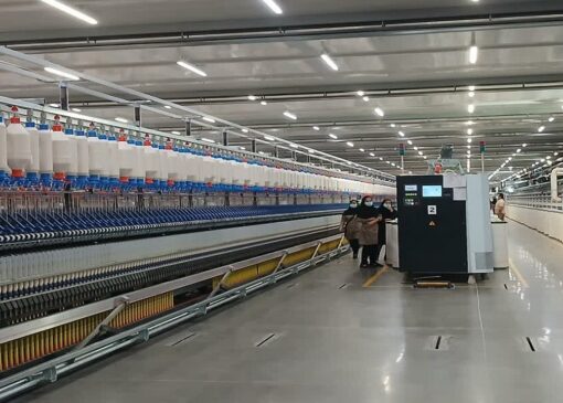 بهره برداری از واحد تولیدی بافندگی در شهرک صنعتی یزد با حضور وزیر کشور