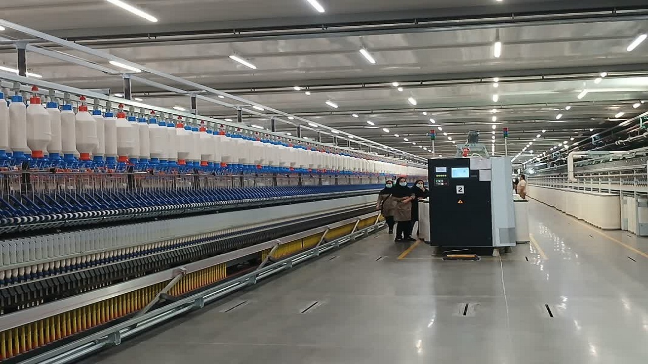 بهره برداری از واحد تولیدی بافندگی در شهرک صنعتی یزد با حضور وزیر کشور