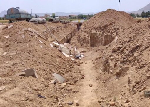 مسدود شدن جاده روستای قلی دانش آموزان را به دردسر انداخت