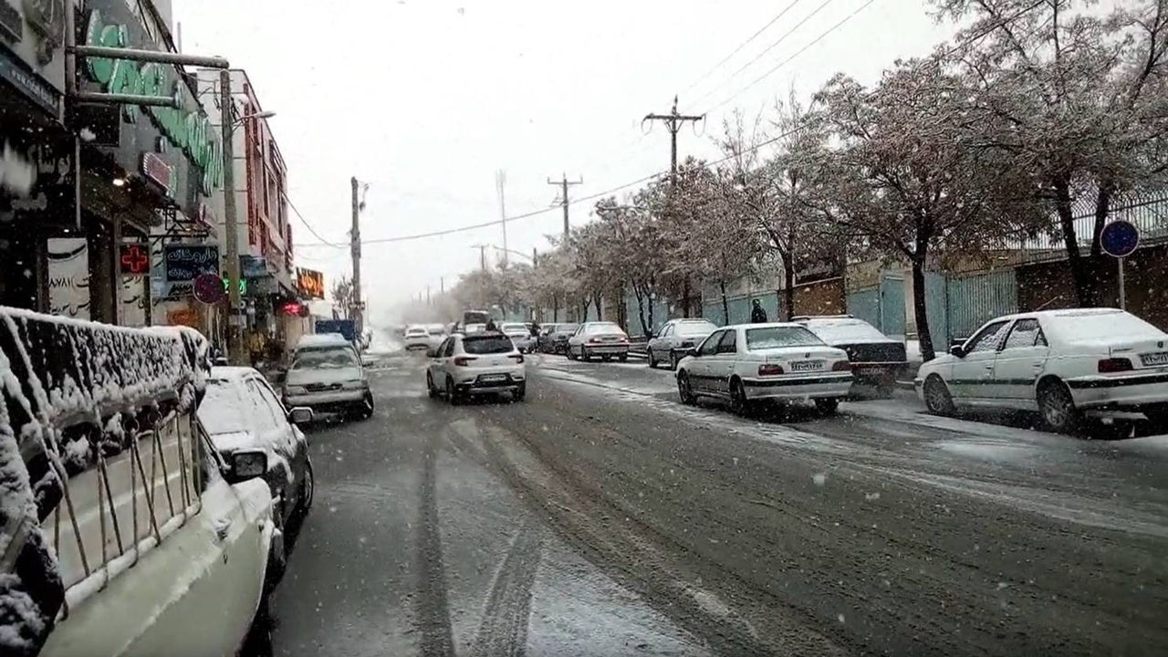 فریدن با بارش برف رنگ و بوی زمستانی گرفت + فیلم