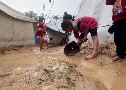 سیلاب‌های غزه، شرایط آوارگان را بحرانی‌تر کرد + فیلم