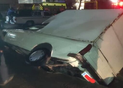 فرونشست زمین در شهرک ولیعصر سه خودرو را گرفتار کرد