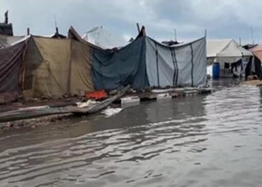 غرق شدن چادر آوارگان در غزه + فیلم