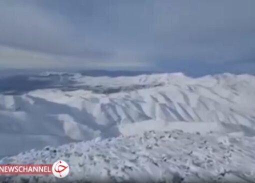 قله برف‌انبار قم سفیدپوش شد+فیلم