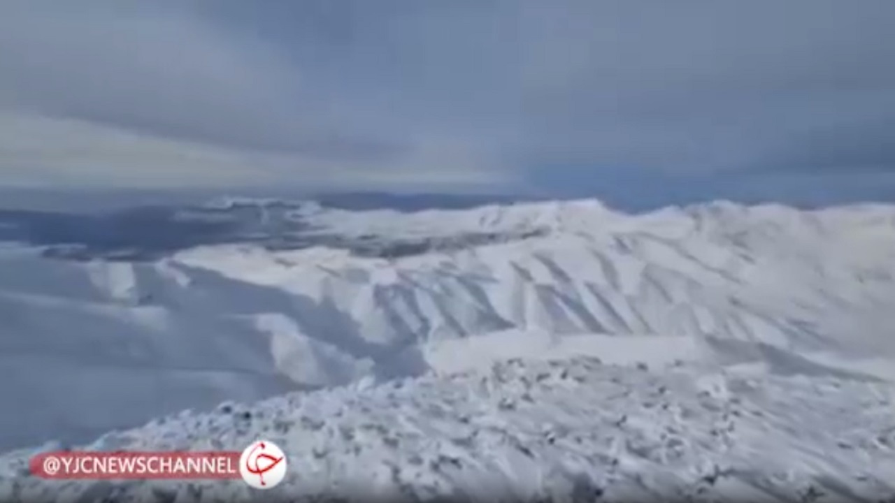 قله برف‌انبار قم سفیدپوش شد+فیلم