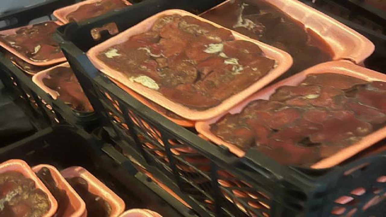 کشف ۵۵ تُن فرآورده‌های دامی تاریخ مصرف گذشته در گلستان؛ ۳ انبار پلمب و یک نفر دستگیر شد