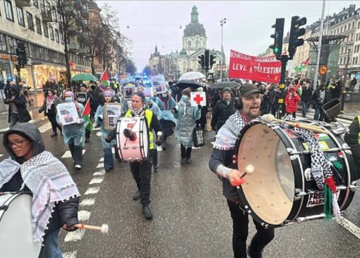 صد‌ها نفر در استکهلم در اعتراض به نقض آتش‌بس توسط اسرائیل در غزه تجمع کردند