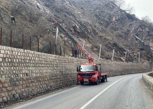 ایمن‌تر شدن محور کندوان با نصب توری سنگ گیر