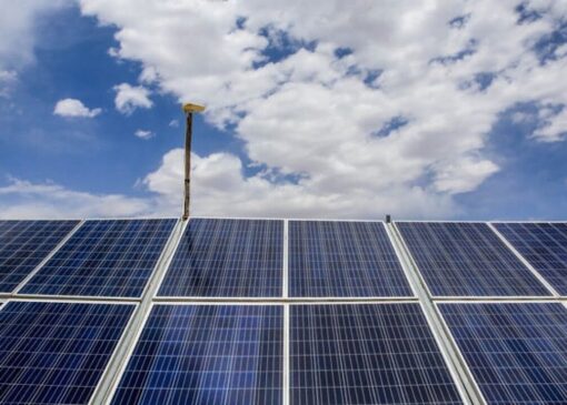 ضرورت توسعه تجدیدپذیر‌ها برای رفع ناترازی برق کشور/ صدور حدود ۱۰۰ هزار مگاوات پروانه احداث نیروگاه خورشیدی برای بخش خصوصی