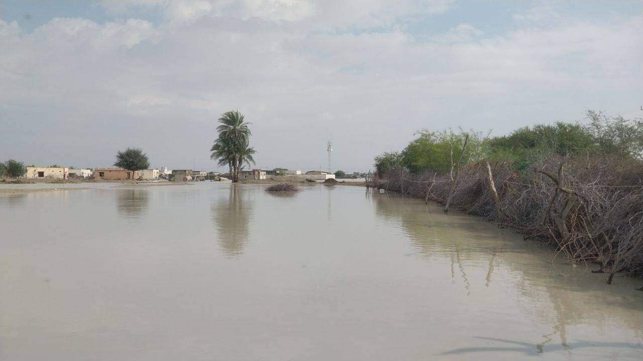 بارش باران و جاری شدن سیلاب در جنوب سیستان و بلوچستان+ فیلم