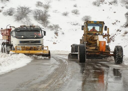 استمرار برفروبی در جاده‌های کوهستانی مازندران