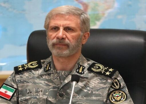 فرمانده کل ارتش: همکاری با دانش بنیان‌ها با سرعتی مضاعف تداوم یابد