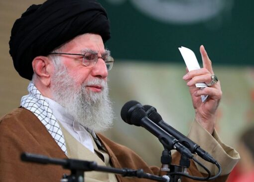 رهبر انقلاب: ارزش‌ها و انگیزه‌های شهدا باید به نسل بعد انتقال یابد