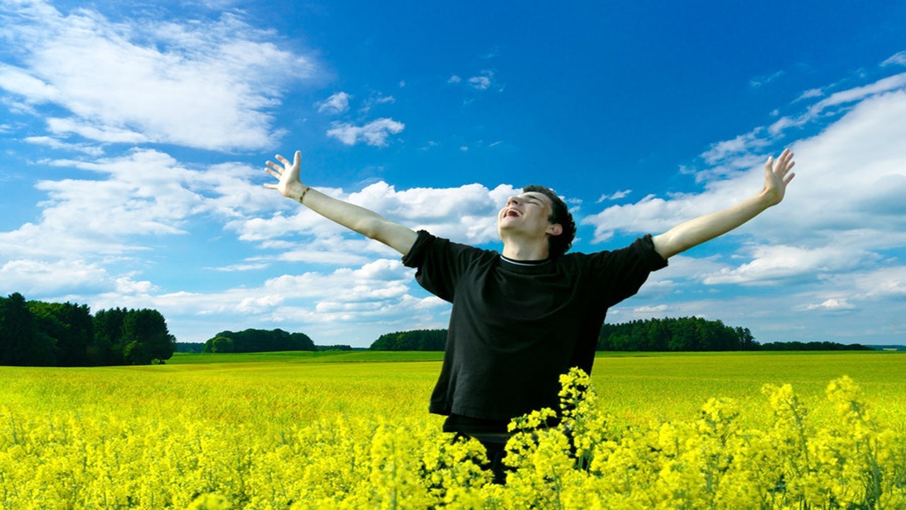 آیا شادی واقعی تنها به معنای تجربه لذت‌های آنی است؟