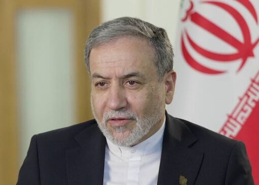 تأکید عراقچی بر عزم ملت ایران در دفاع از حقوق قانونی هسته‌ای