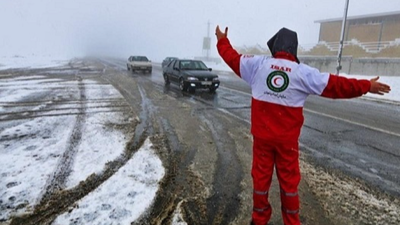 آمادگی نیرو‌های هلال احمر برای امدادرسانی به متاثرین از برف و سرما در جاده‌های مازندران