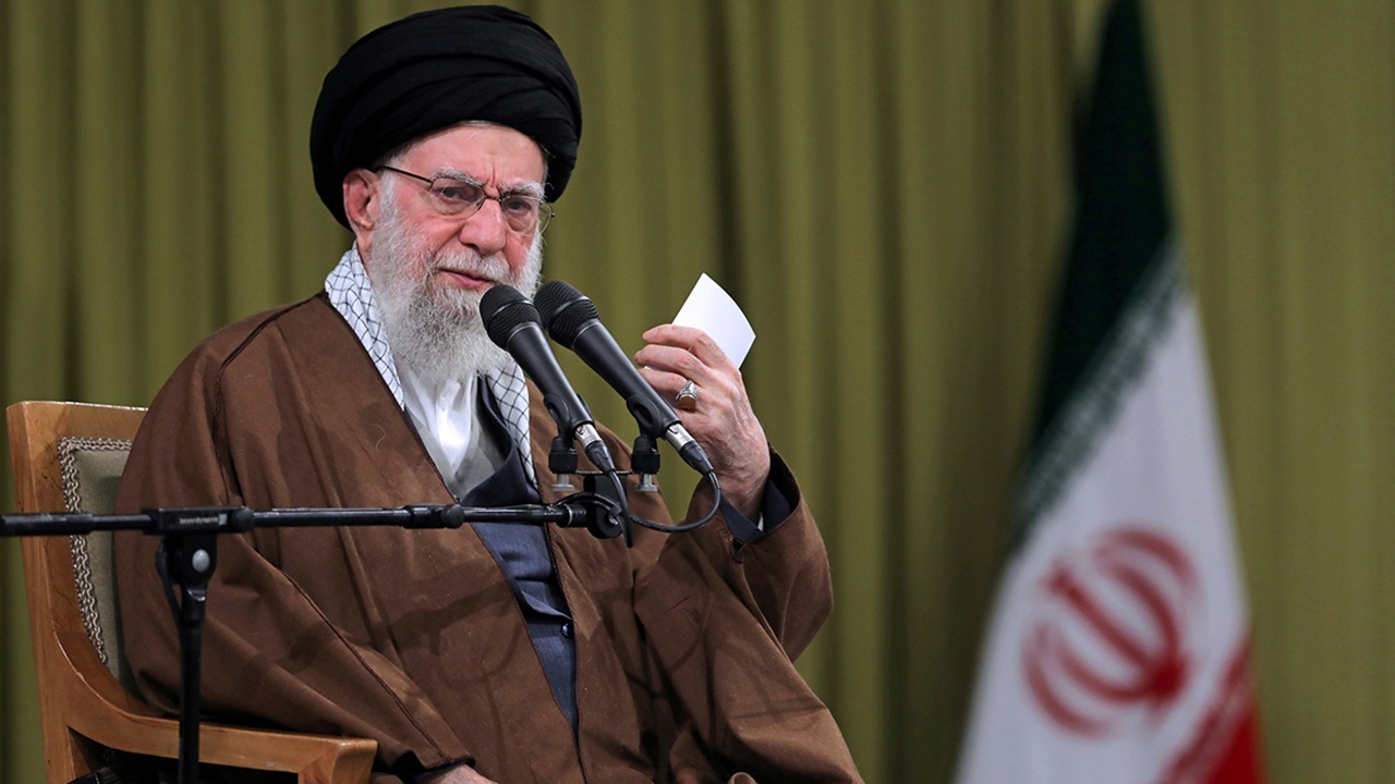 آرایش جنگ تبلیغاتی علیه دشمن در کلام رهبر معظم انقلاب + فیلم