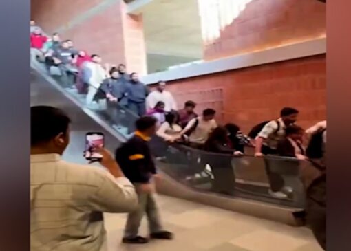 حادثه عجیب روی پله‌برقی در دانشگاه بنگلادش + فیلم