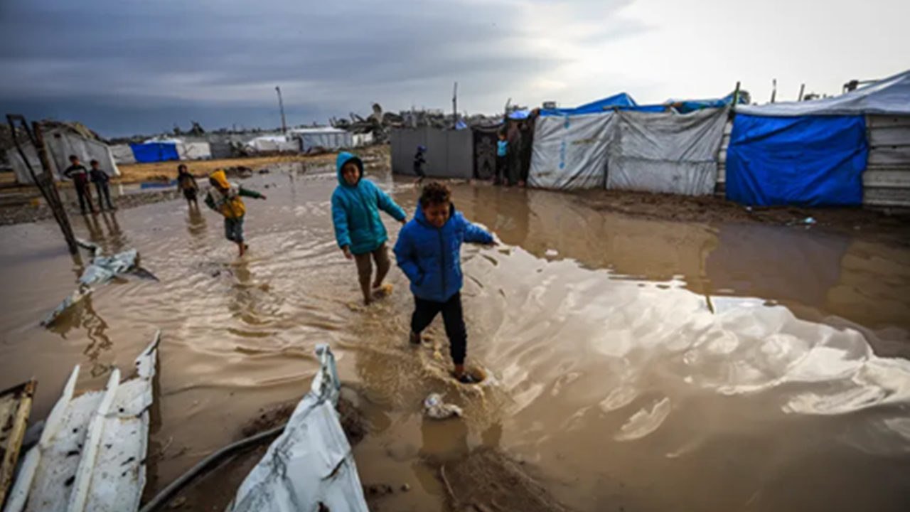 هشدار آنروا درباره وخیم‌تر شدن زندگی مردم غزه در میانه طوفان بایرون