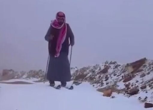 بارش برف در عربستان + فیلم