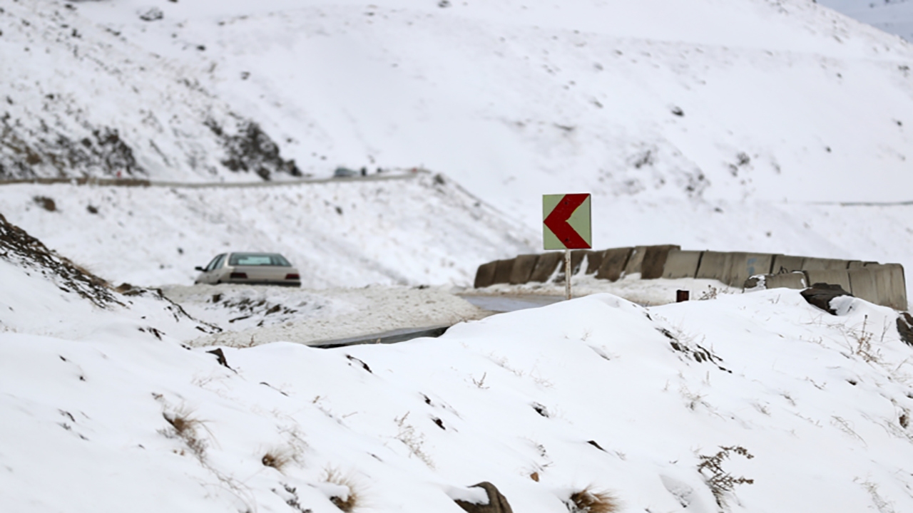 آخرین وضعیت ترافیکی و جوی جاده‌های کشور/ انسداد موقت یا کامل چند محور شریانی و غیرشریانی