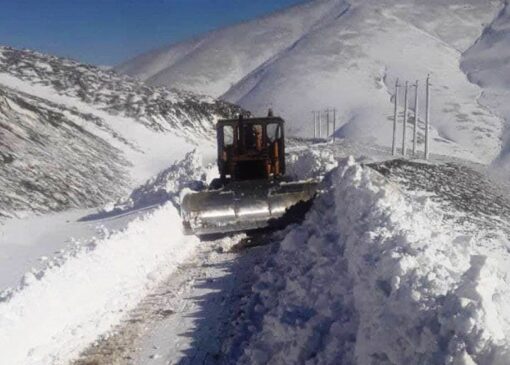 بارش شدید برف موجب مسدودی برخی محورهای مواصلاتی در کهگیلویه و بویراحمد شد