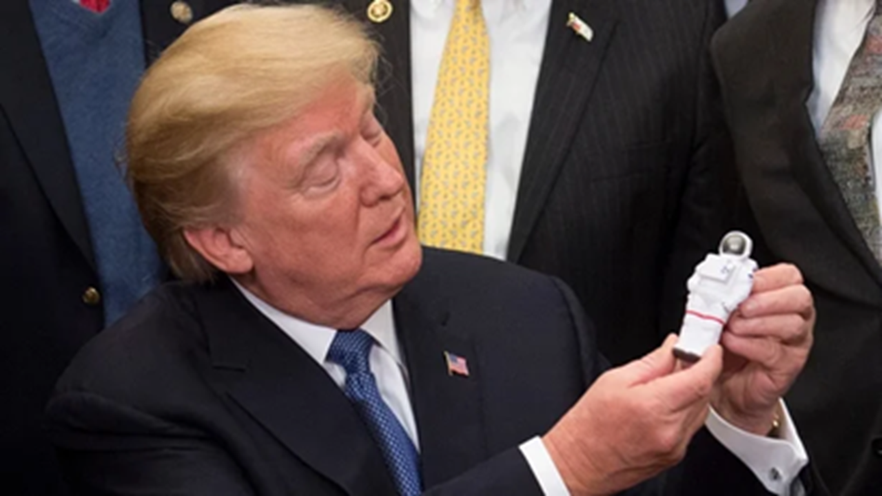 ترامپ به دنبال فرود دوباره انسان بر ماه تا سال ۲۰۲۸ است