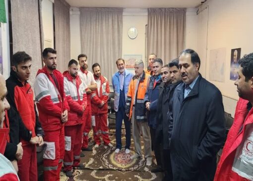 تردد ایمن در جاده‌های برف‌گیر قم برقرار شد