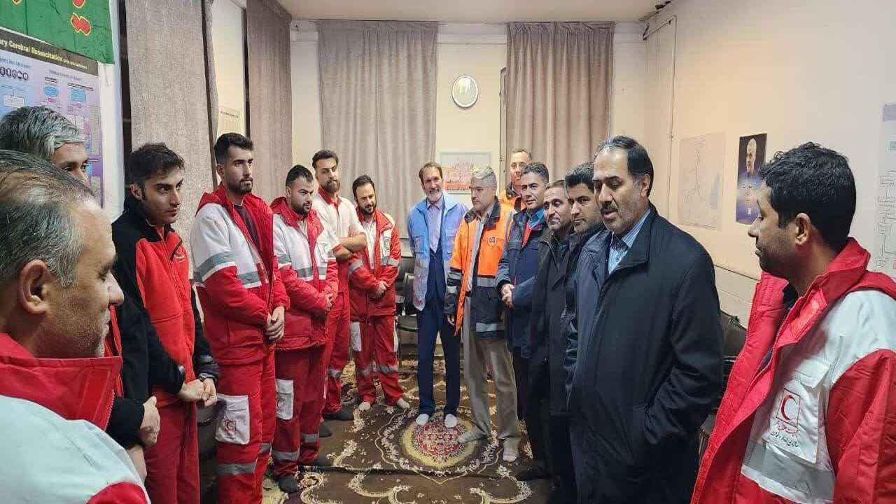 تردد ایمن در جاده‌های برف‌گیر قم برقرار شد