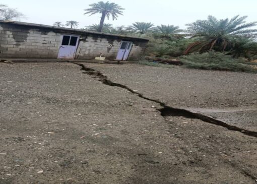 تصاویری از فرونشست زمین در اثر بارندگی در روستای قناتنو جیرفت