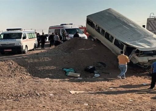 انحراف مینی‌بوس دانش‌آموزان در محور ایوانکی/ ۱۲ نفر مصدوم شدند