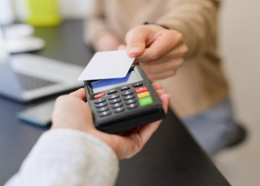 اسکیمر، تله پنهان کلاهبرداران برای کارت‌های بانکی + فیلم