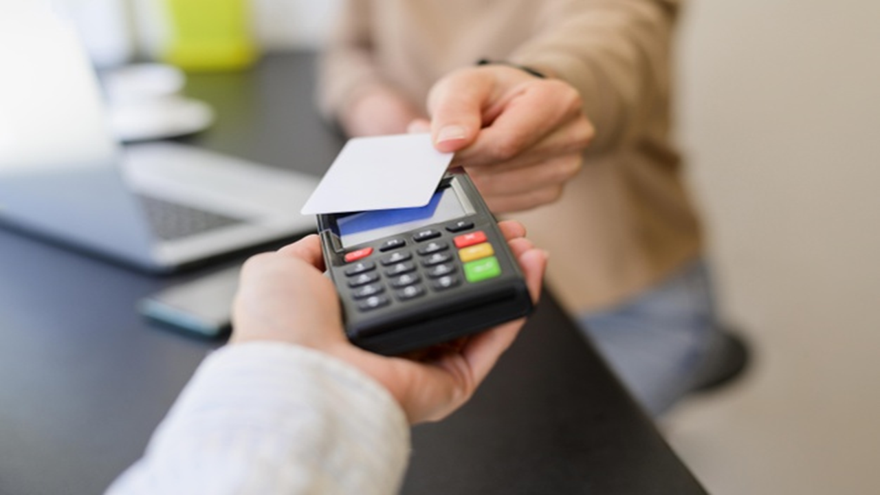 اسکیمر، تله پنهان کلاهبرداران برای کارت‌های بانکی + فیلم