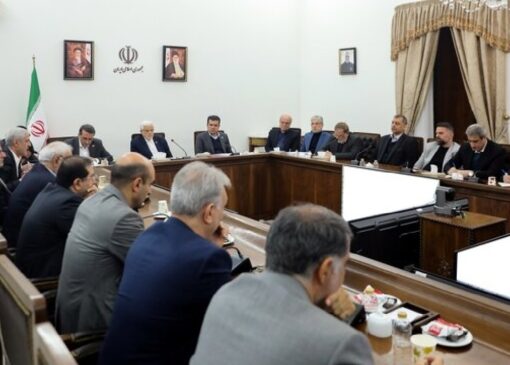 عارف: مطمئن هستم مشکلات اقتصادی حل می‌شود